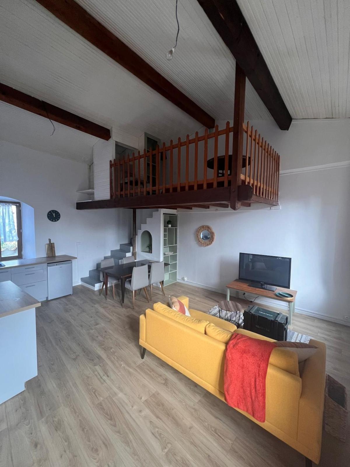 Studio With Mezzanine Prades  Buitenkant foto